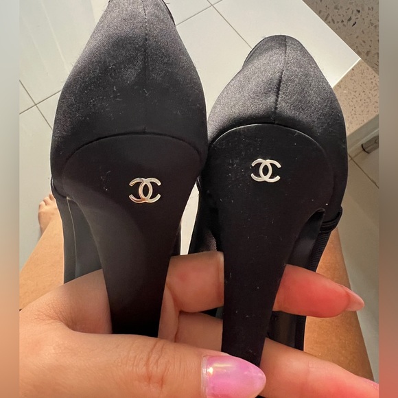 Beautiful Chanel Bow Shoes - Picture 7 of 10